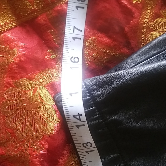 SOLD 💕St. John Napa Leather Stretch Pants - Picture 6 of 13